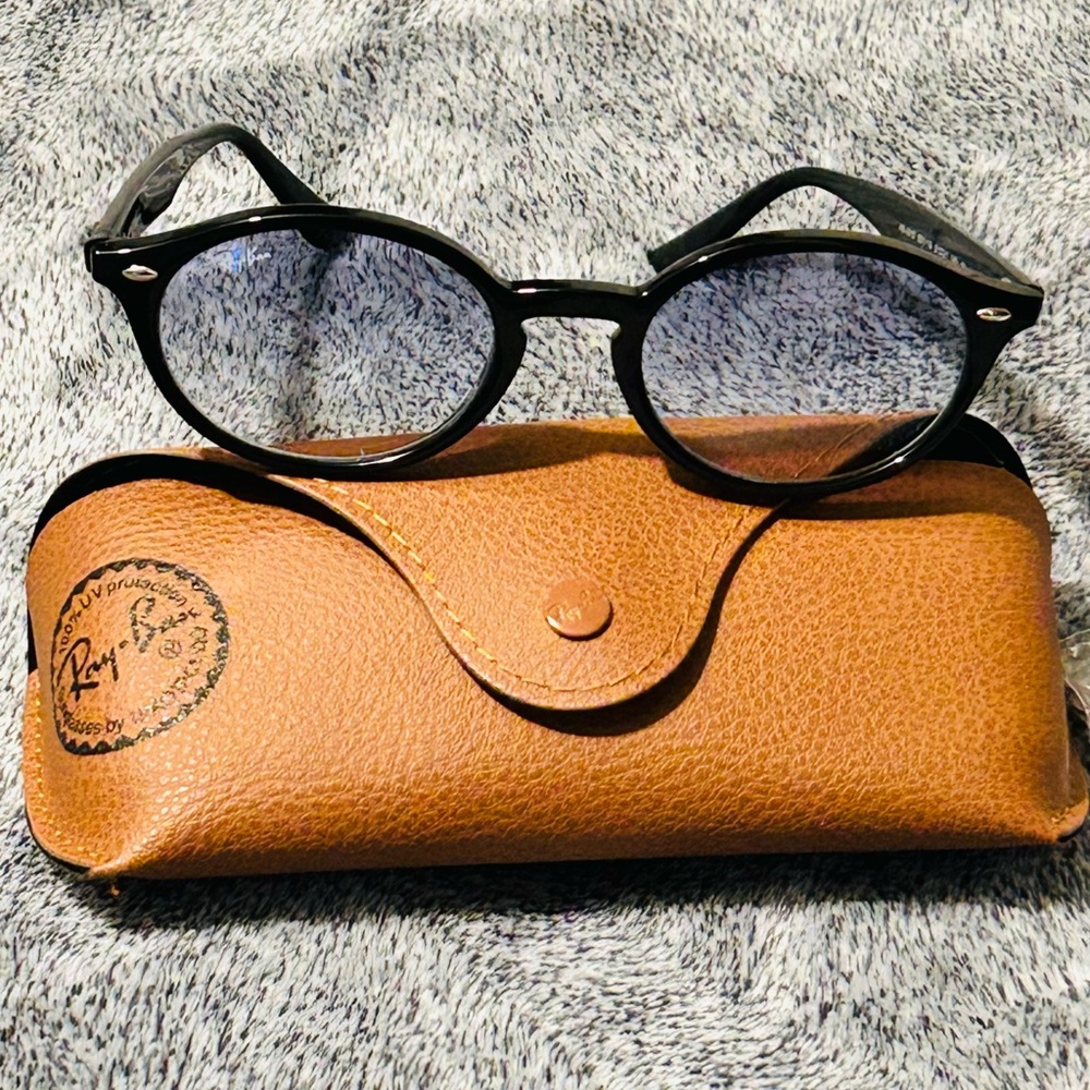 Ray-Ban Black Sunglasses Arm Detail